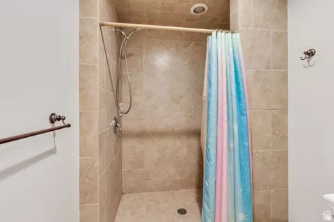 Bath - 1480 430 E, Orem, UT 84097 photo 8 of 9