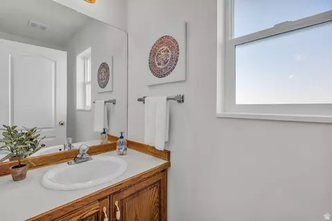 Bath - 1060 W 2620 S, Mapleton, UT 84664 photo 5 of 5