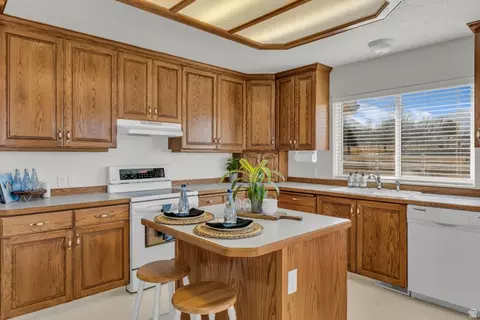 Kitchen - 1060 W 2620 S, Mapleton, UT 84664 photo 1 of 3