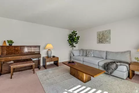 Living - 1060 W 2620 S, Mapleton, UT 84664 photo 2 of 5
