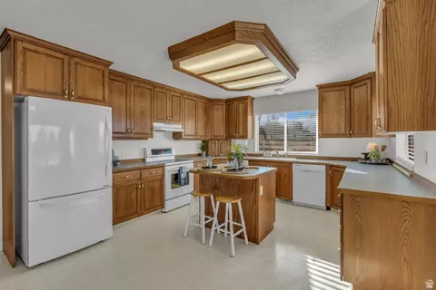 Kitchen - 1060 W 2620 S, Mapleton, UT 84664 photo 3 of 3