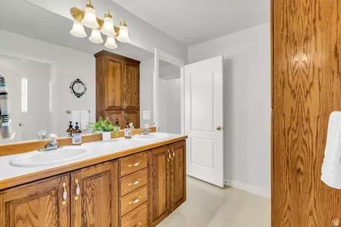 Bath - 1060 W 2620 S, Mapleton, UT 84664 photo 1 of 5
