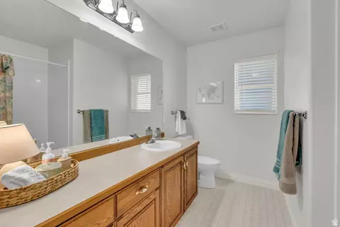 Bath - 1060 W 2620 S, Mapleton, UT 84664 photo 4 of 5