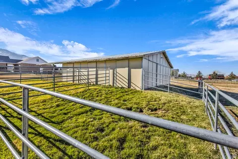 Exterior - 1060 W 2620 S, Mapleton, UT 84664 photo 9 of 22