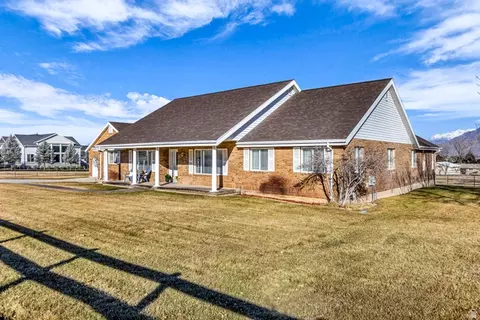 Exterior - 1060 W 2620 S, Mapleton, UT 84664 photo 5 of 22