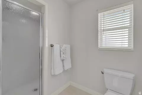 Bath - 1060 W 2620 S, Mapleton, UT 84664 photo 2 of 5