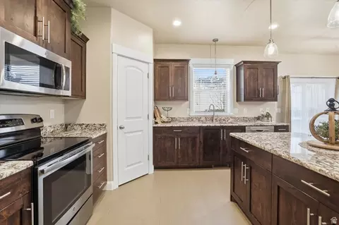 Kitchen - 522 N 800 E, Hyde Park, UT 84318 photo 4 of 8