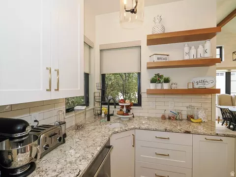 Kitchen - 3167 S Mapleton Estates Dr, Mapleton, UT 84664 photo 3 of 3
