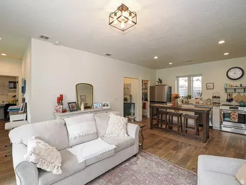 Living - 3167 S Mapleton Estates Dr, Mapleton, UT 84664 photo 6 of 7