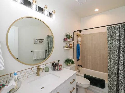 Bath - 3167 S Mapleton Estates Dr, Mapleton, UT 84664 photo 5 of 5