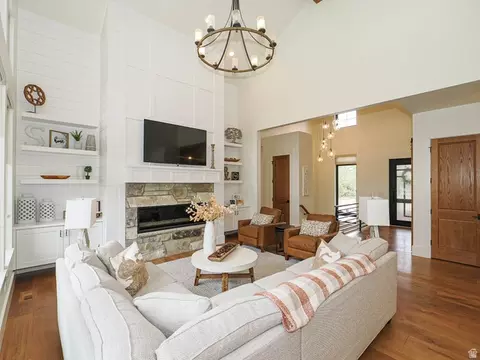 Living - 3167 S Mapleton Estates Dr, Mapleton, UT 84664 photo 2 of 7