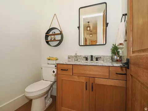 Bath - 3167 S Mapleton Estates Dr, Mapleton, UT 84664 photo 3 of 5