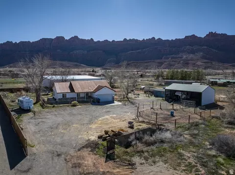 3492 E Kerby Ln, Moab, UT 84532 photo 2