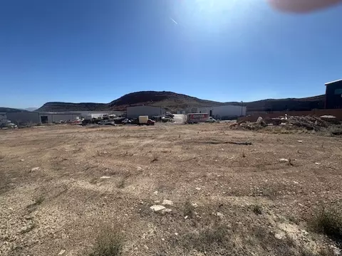 425 S Commerce St, Hurricane, UT 84737