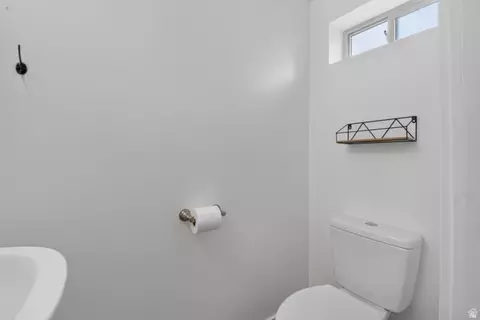 Bath - 315 E Jensen Ln E, Sterling, UT 84665 photo 3 of 10