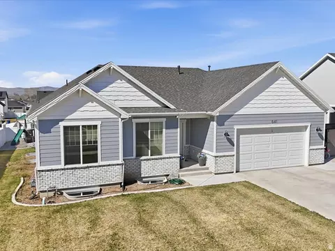 Exterior - 641 S 380 E, Smithfield, UT 84335 photo 3 of 13