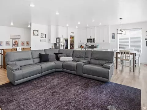 Living - 641 S 380 E, Smithfield, UT 84335 photo 4 of 5