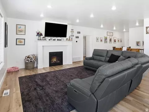 Living - 641 S 380 E, Smithfield, UT 84335 photo 2 of 5