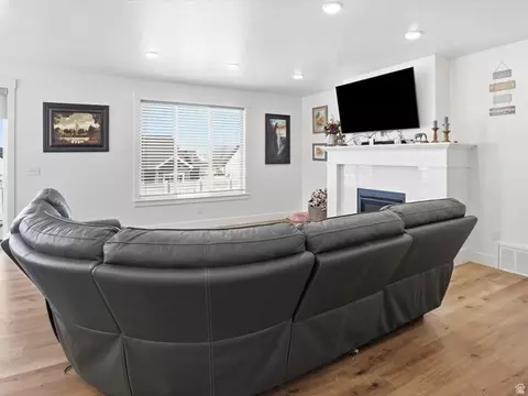 Living - 641 S 380 E, Smithfield, UT 84335 photo 1 of 5