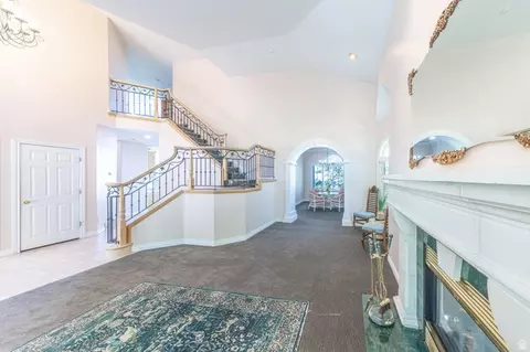 Entry Way - 144 S Bountiful Blvd E, Bountiful, UT 84010 photo 2 of 3