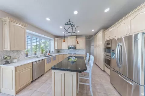 Kitchen - 144 S Bountiful Blvd E, Bountiful, UT 84010 photo 2 of 3