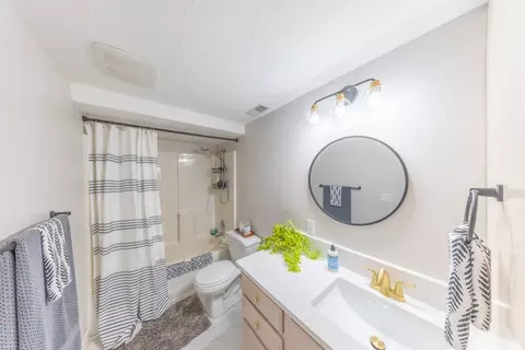 Bath - 144 S Bountiful Blvd E, Bountiful, UT 84010 photo 3 of 3