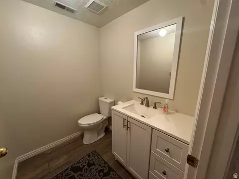Bath - 655 N 8th E, Preston, ID 83263 photo 3 of 4