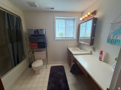 Bath - 655 N 8th E, Preston, ID 83263 photo 3 of 3