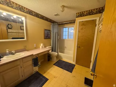 Bath - 655 N 8th E, Preston, ID 83263 photo 1 of 4