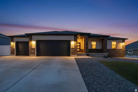358 S Canyon Overlook Dr, Tooele, UT 84074