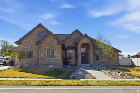 15766 S Gunstock Dr, Bluffdale, UT 84065