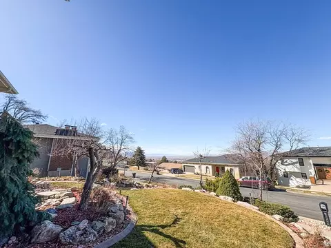 Exterior - 610 Meadowlark Ln, Bountiful, UT 84010 photo 10 of 16