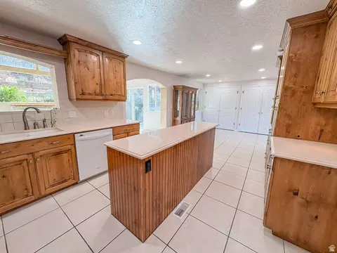 Kitchen - 610 Meadowlark Ln, Bountiful, UT 84010 photo 1 of 6