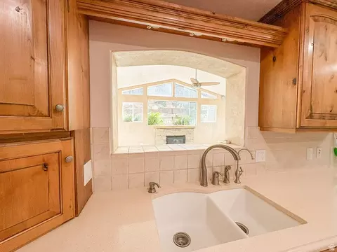 Kitchen - 610 Meadowlark Ln, Bountiful, UT 84010 photo 5 of 6