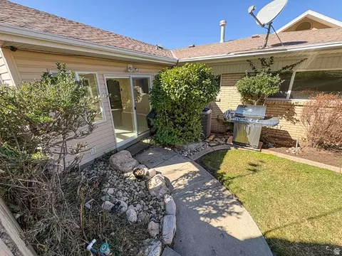 Exterior - 610 Meadowlark Ln, Bountiful, UT 84010 photo 8 of 16