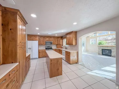 Kitchen - 610 Meadowlark Ln, Bountiful, UT 84010 photo 6 of 6