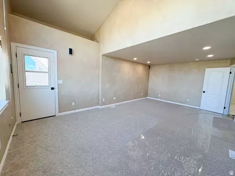 Living - 610 Meadowlark Ln, Bountiful, UT 84010 photo 5 of 10