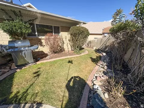 Exterior - 610 Meadowlark Ln, Bountiful, UT 84010 photo 5 of 16