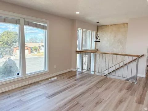 Living - 610 Meadowlark Ln, Bountiful, UT 84010 photo 3 of 10