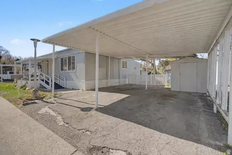 4996 Del Prado St, Murray, UT 84117