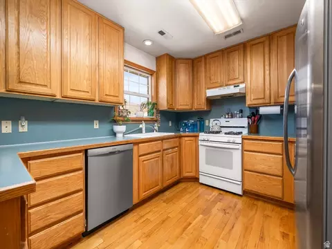 Kitchen - 598 W 1600 N, Mapleton, UT 84664 photo 2 of 2