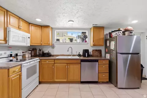 Kitchen - 1060 E Sullivan Rd, Ogden, UT 84403 photo 3 of 4