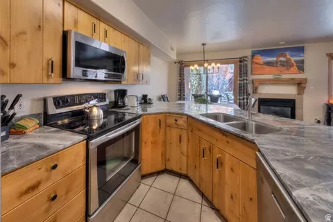 Kitchen - 3461 E Westwater Dr UNIT 6, Moab, UT 84532 photo 2 of 3