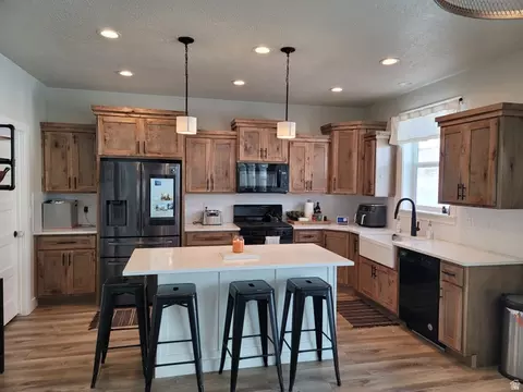 Kitchen - 3373 E Wheat Ln, Eagle Mountain, UT 84005 photo 1 of 2
