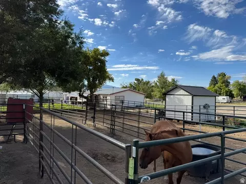 Exterior - 246 S 200 E, Mount Pleasant, UT 84647 photo 3 of 10