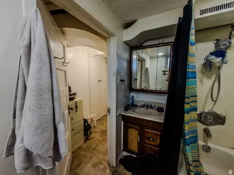 Bath - 625 S 200 E, Springville, UT 84663 photo 5 of 6