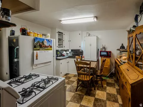 Kitchen - 625 S 200 E, Springville, UT 84663 photo 11 of 11