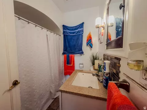 Bath - 625 S 200 E, Springville, UT 84663 photo 1 of 6