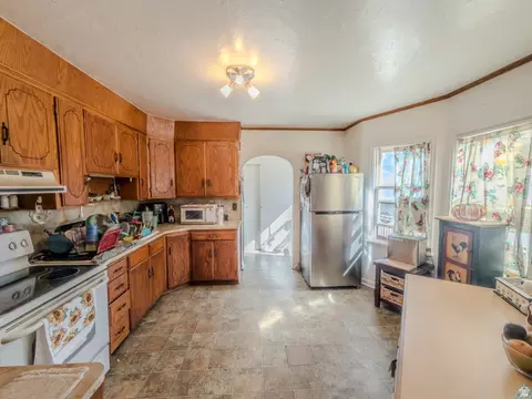 Kitchen - 625 S 200 E, Springville, UT 84663 photo 1 of 11