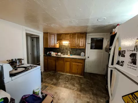 Kitchen - 625 S 200 E, Springville, UT 84663 photo 9 of 11